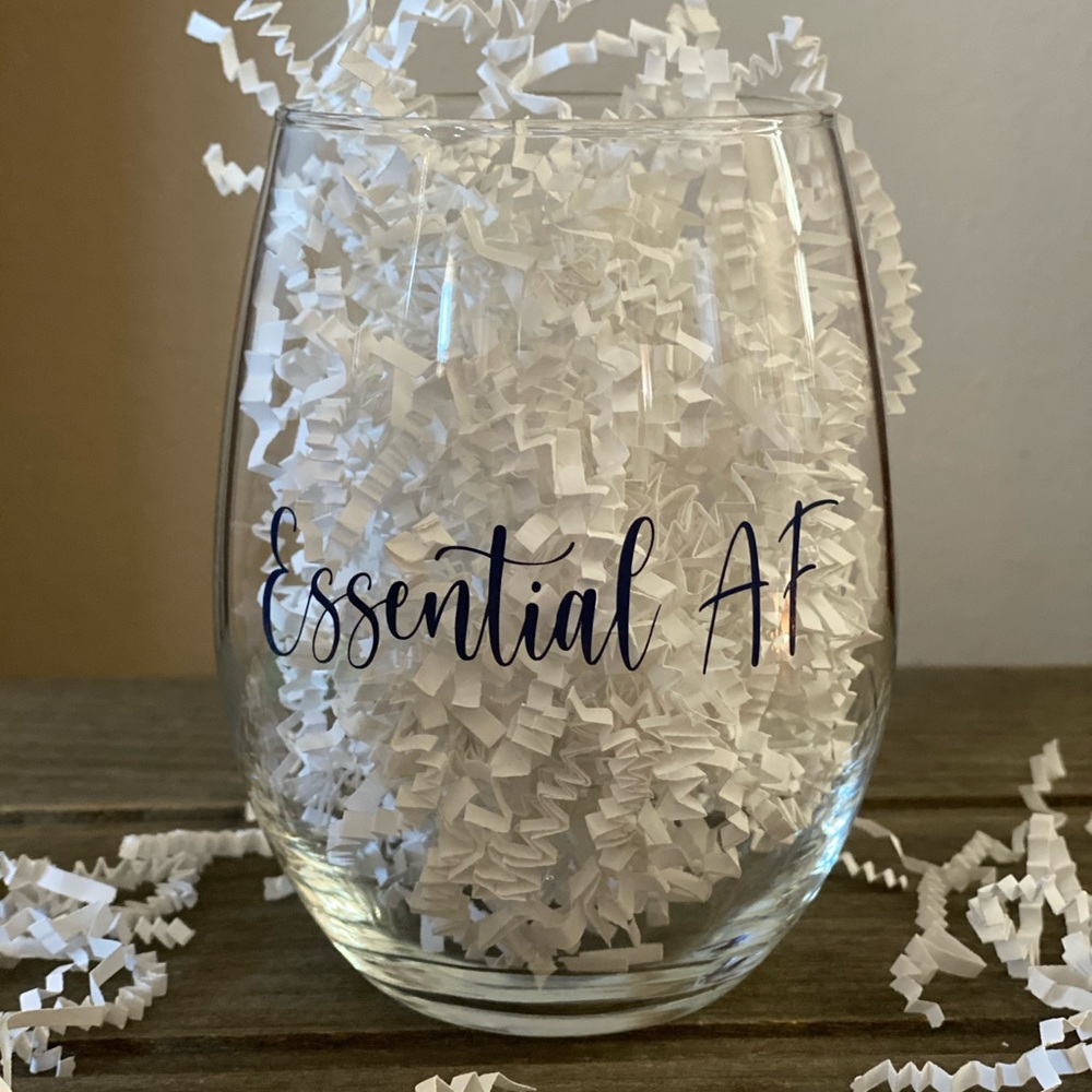 CUSTOMIZED WINE GLASS..  ⭐️ ESSENTIAL AF ⭐️